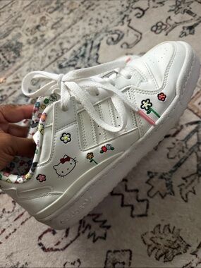 Hello Kitty Adidas Girls' White Floral Accent Sneakers size 6.5 Y
